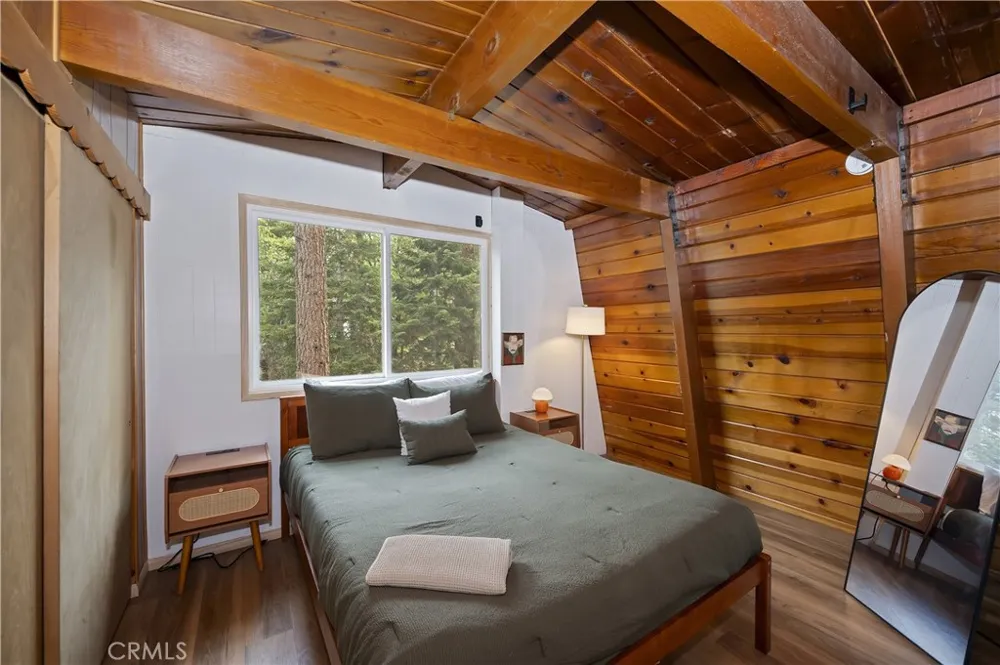 897 Ford Big Bear Lake, CA 92315