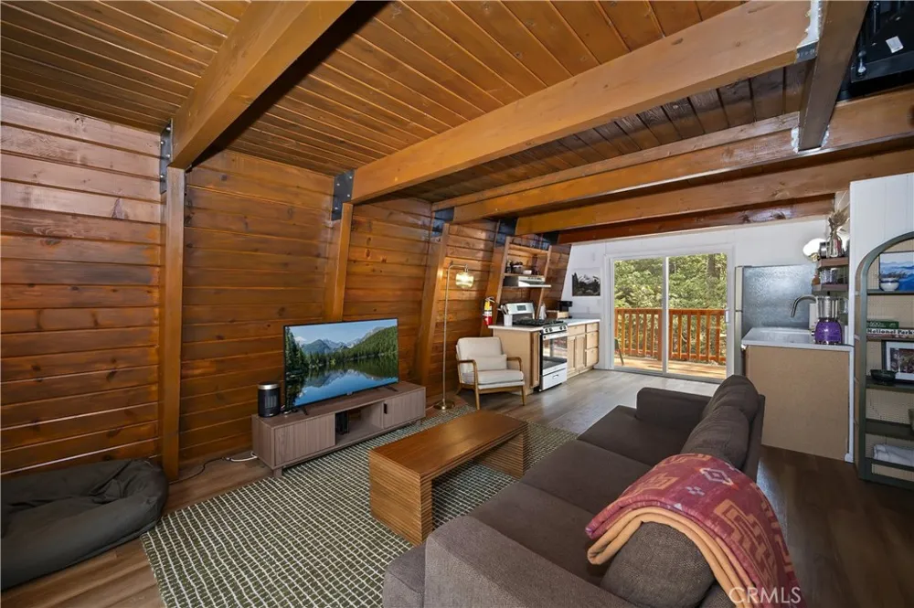 897 Ford Big Bear Lake, CA 92315