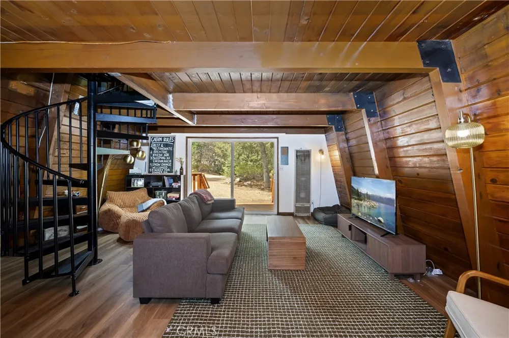 897 Ford Big Bear Lake, CA 92315