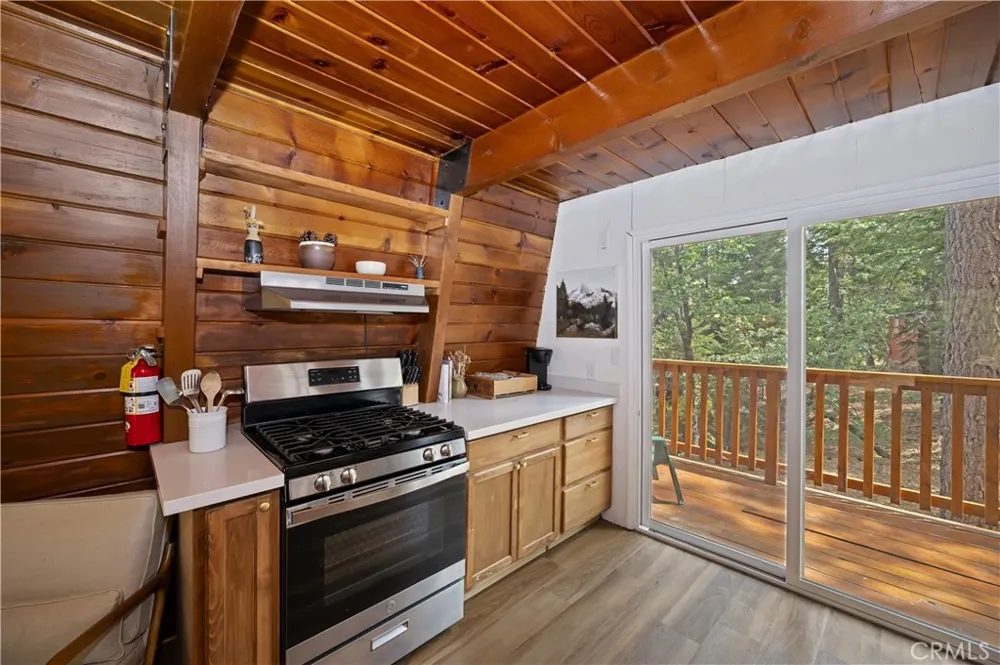 897 Ford Big Bear Lake, CA 92315