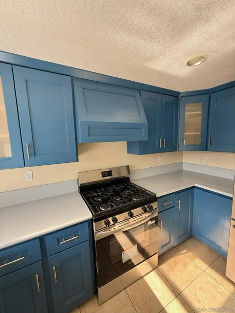 1536 Smythe