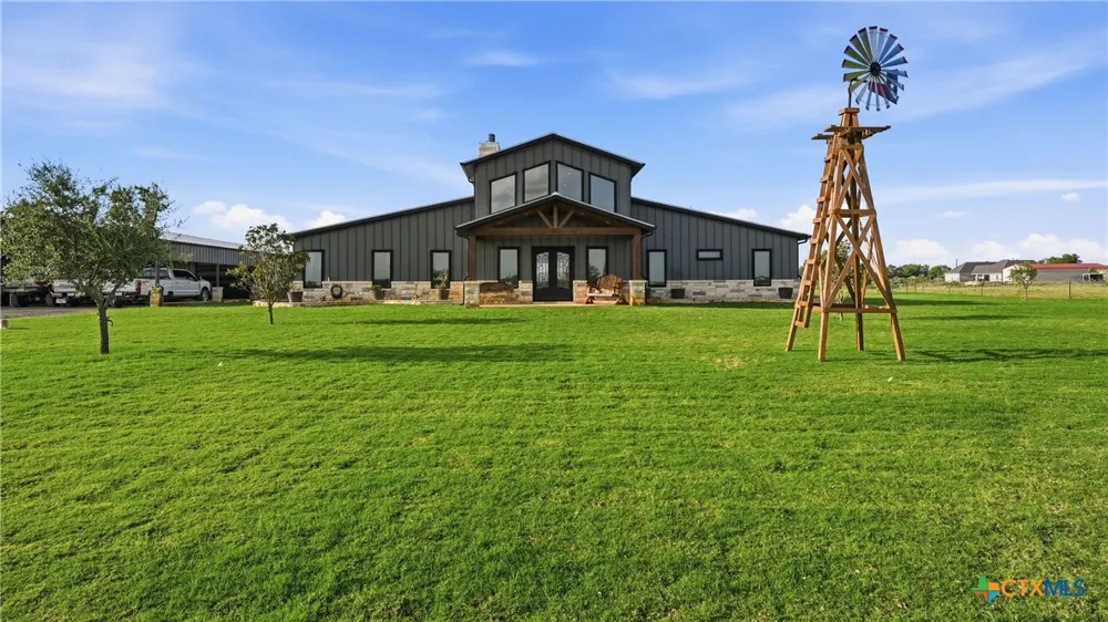 12093 Sulphur Springs Road Adkins, TX 78101