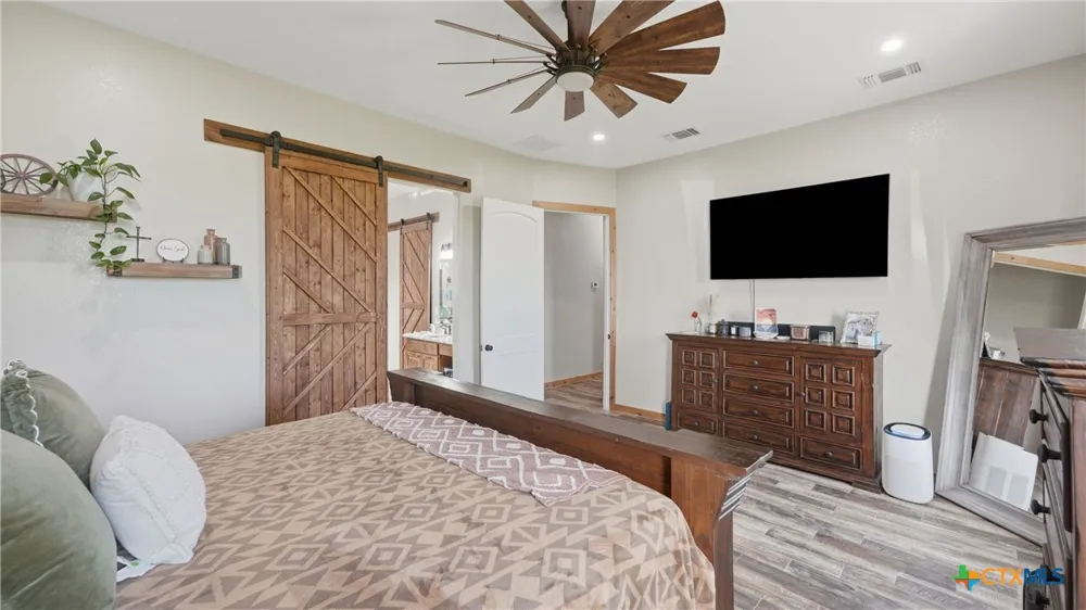12093 Sulphur Springs Road Adkins, TX 78101