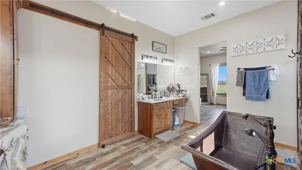 12093 Sulphur Springs Road Adkins, TX 78101