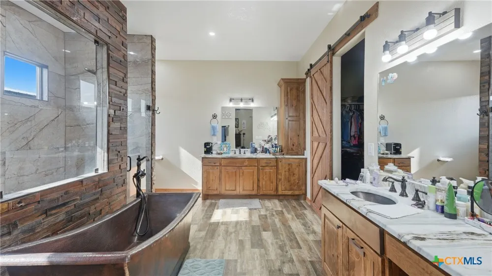 12093 Sulphur Springs Road Adkins, TX 78101
