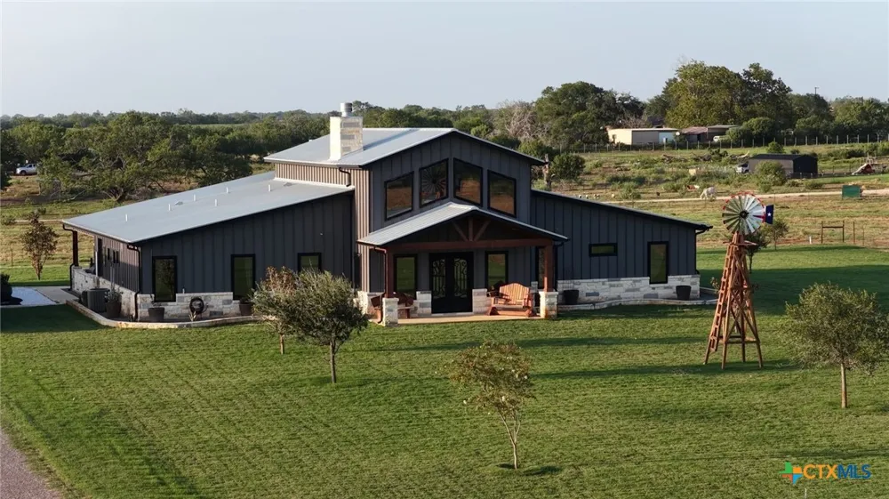 12093 Sulphur Springs Road Adkins, TX 78101