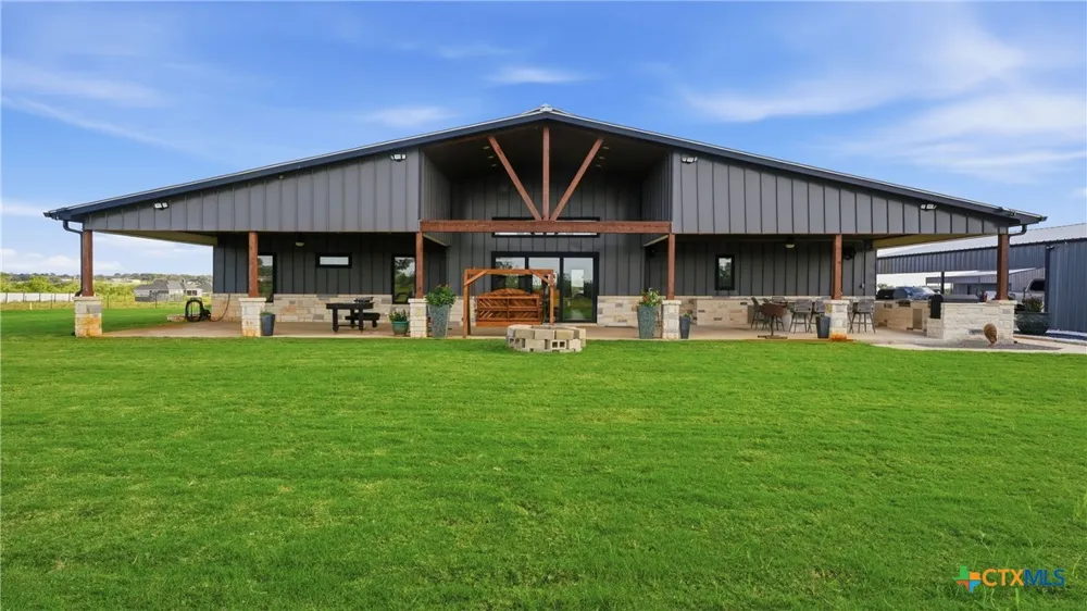 12093 Sulphur Springs Road Adkins, TX 78101