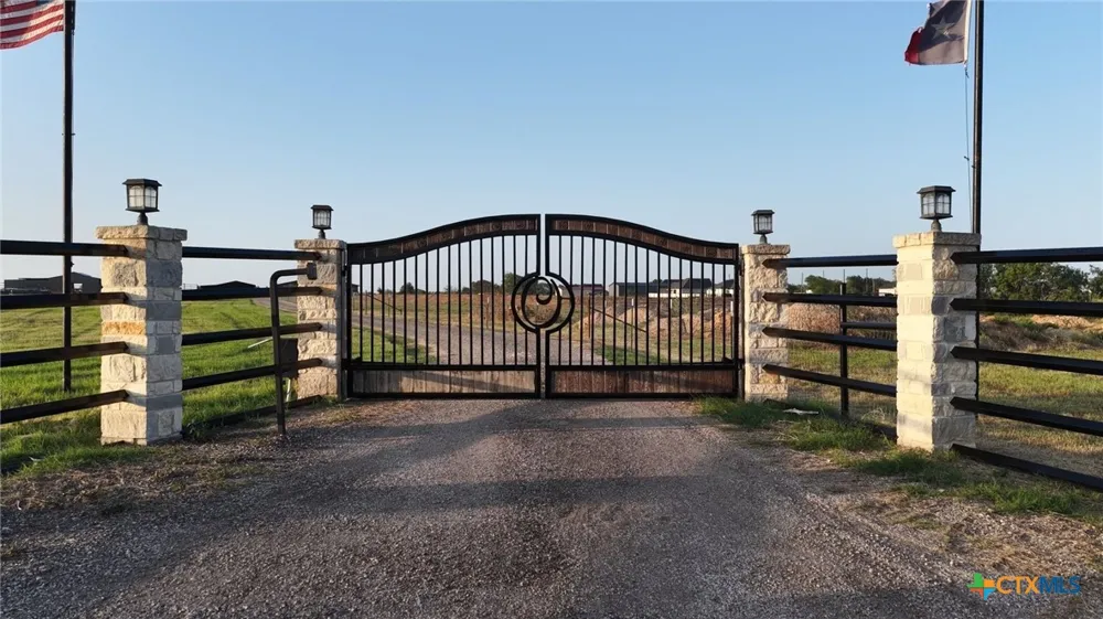 12093 Sulphur Springs Road Adkins, TX 78101
