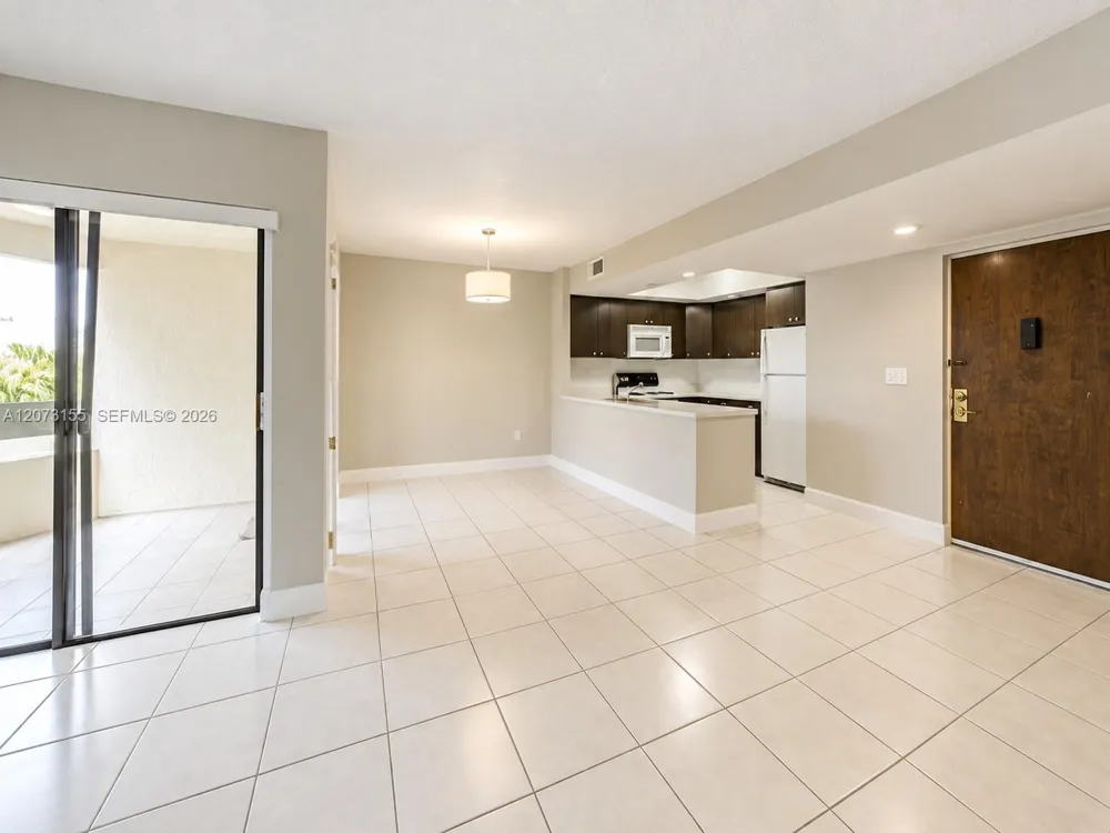 9285 SW 125th Ave #306 Miami, FL 33186