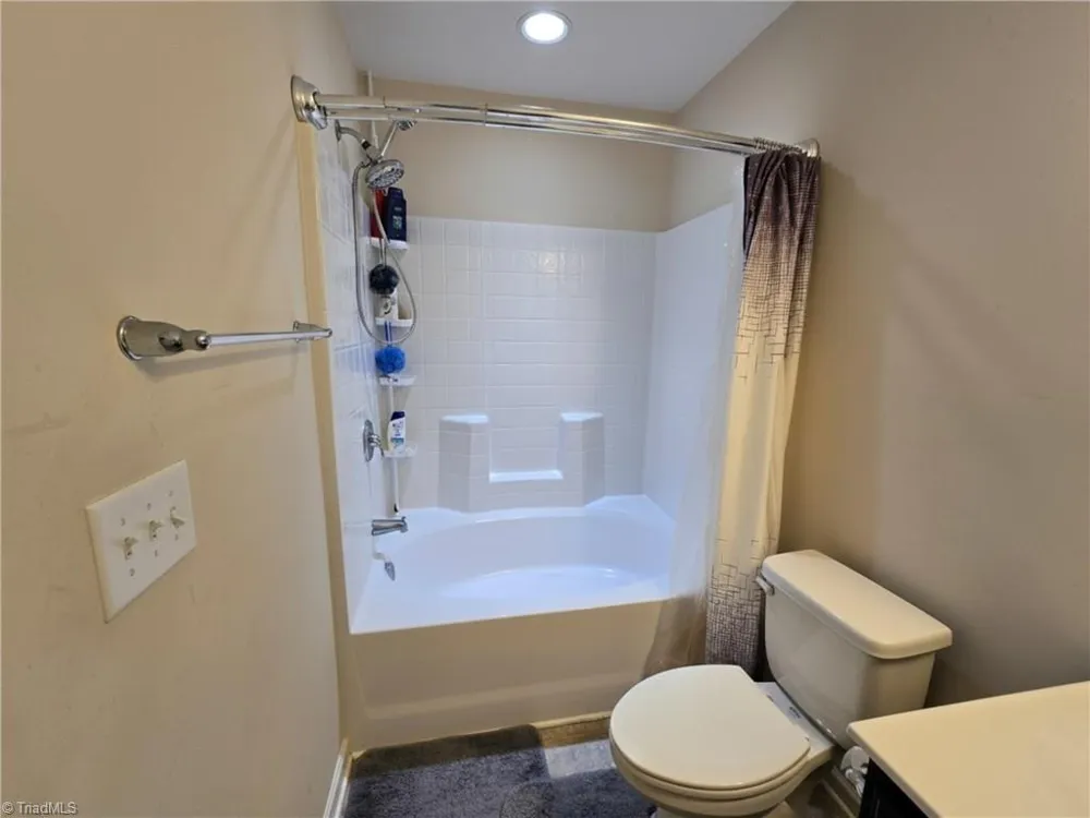 7345 Colleen Park Drive Whitsett, NC 27377