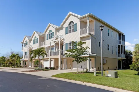10300 TARPON LANDINGS TERRACE #4
