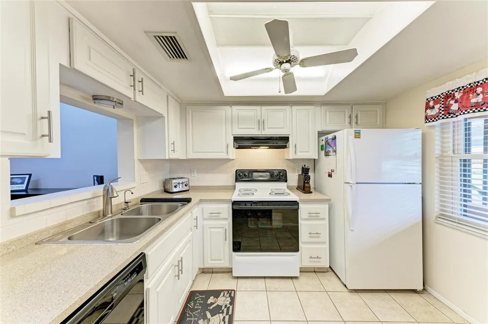 2808 60TH AVENUE W #802 Bradenton, FL 34207