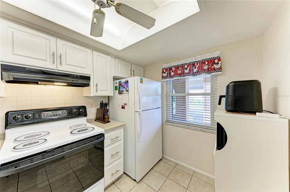 2808 60TH AVENUE W #802 Bradenton, FL 34207