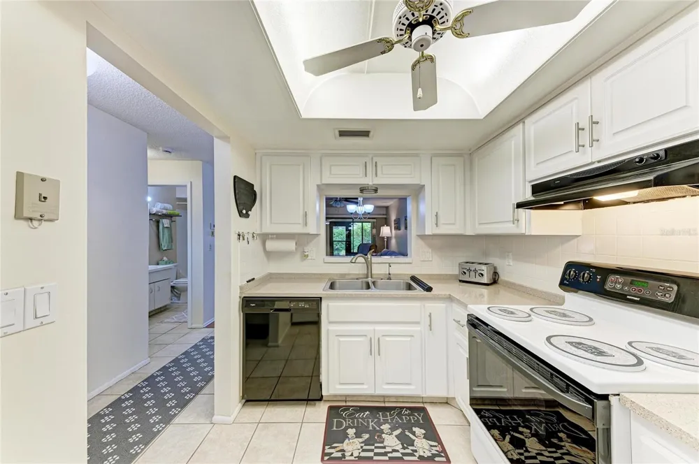 2808 60TH AVENUE W #802 Bradenton, FL 34207