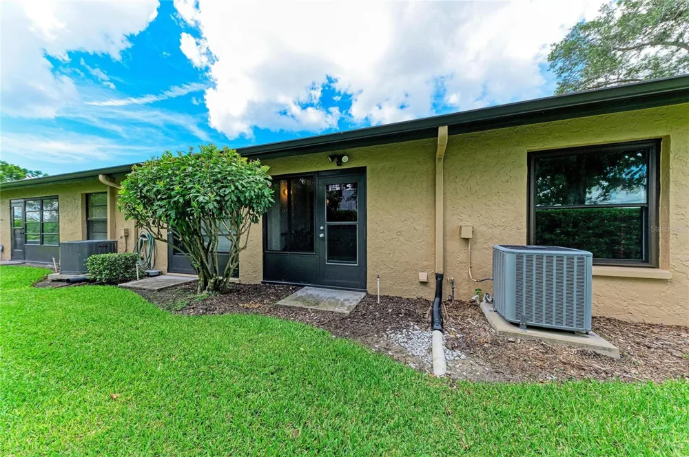 2808 60TH AVENUE W #802 Bradenton, FL 34207