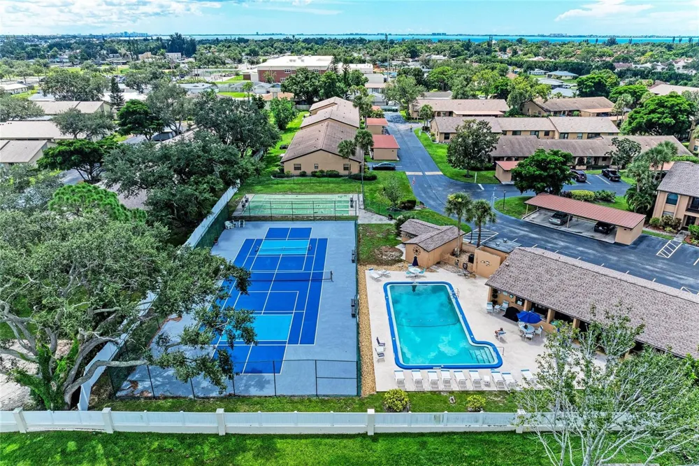 2808 60TH AVENUE W #802 Bradenton, FL 34207