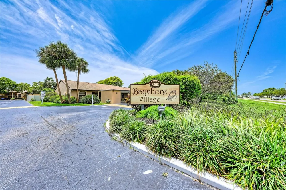 2808 60TH AVENUE W #802 Bradenton, FL 34207