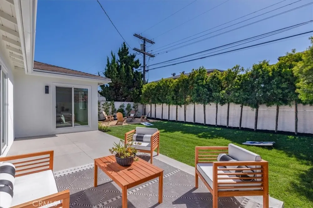 3861 S Norton Avenue Los Angeles, CA 90008