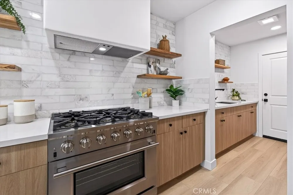 3861 S Norton Avenue Los Angeles, CA 90008