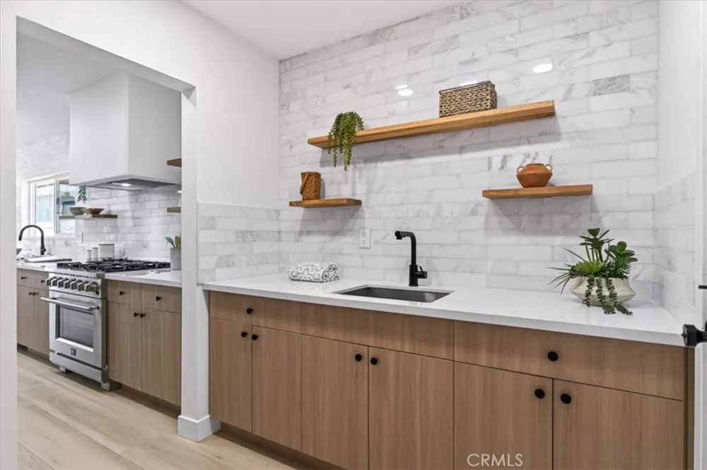 3861 S Norton Avenue Los Angeles, CA 90008