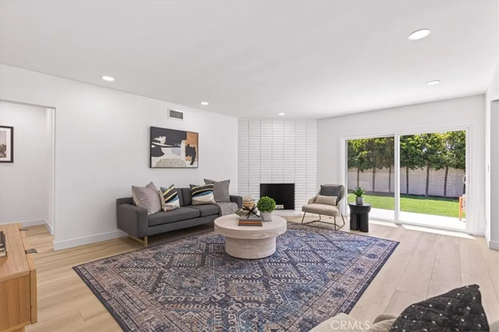 3861 S Norton Avenue Los Angeles, CA 90008