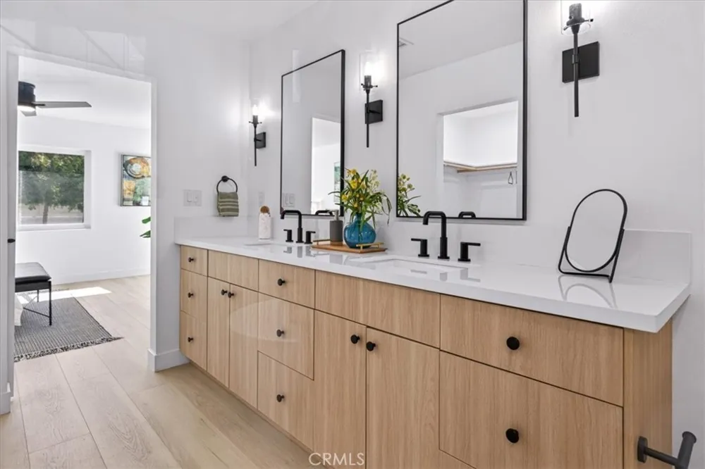 3861 S Norton Avenue Los Angeles, CA 90008