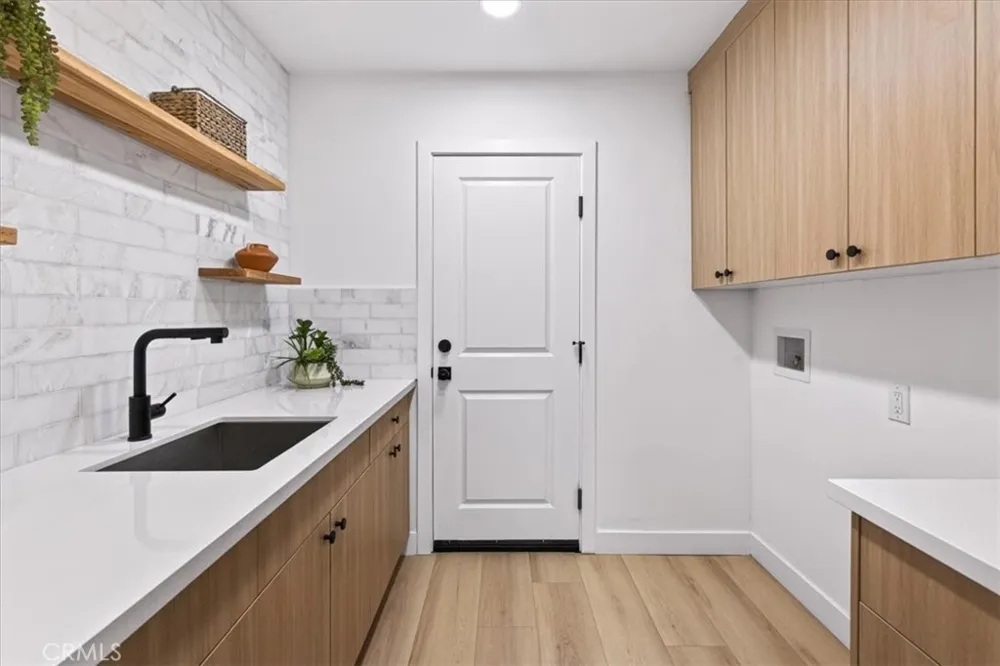 3861 S Norton Avenue Los Angeles, CA 90008
