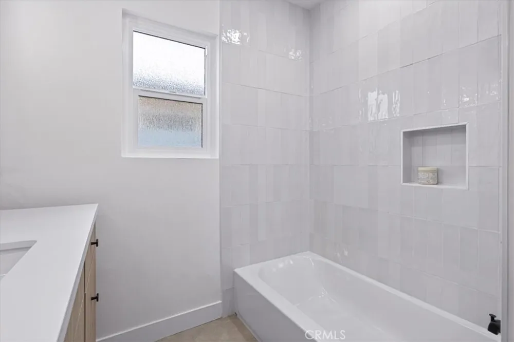 3861 S Norton Avenue Los Angeles, CA 90008