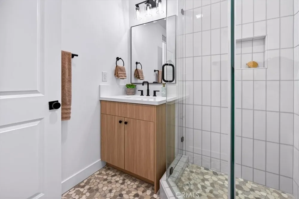 3861 S Norton Avenue Los Angeles, CA 90008