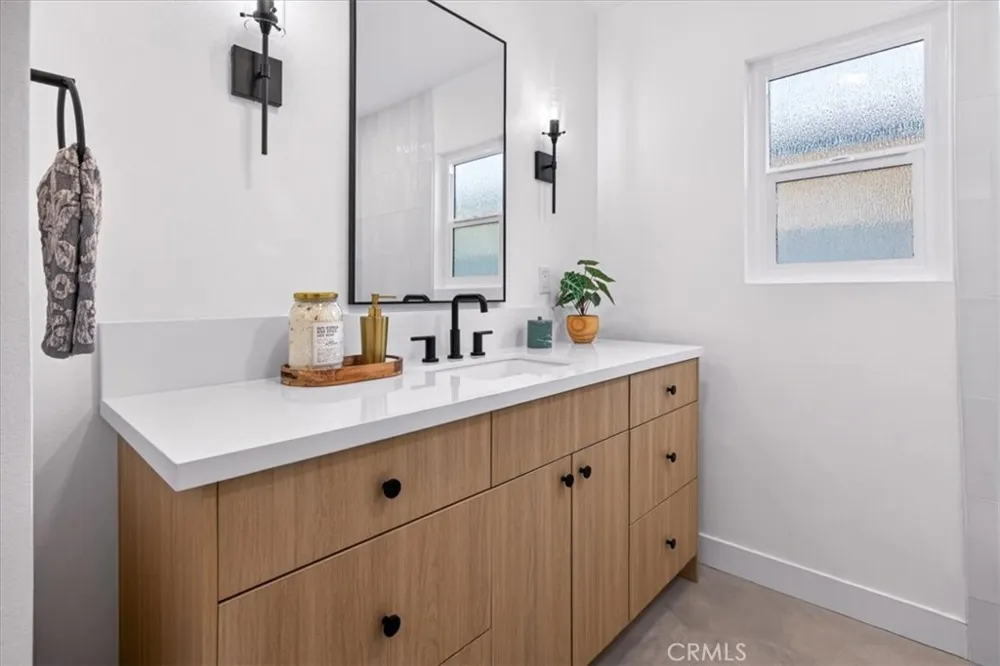 3861 S Norton Avenue Los Angeles, CA 90008