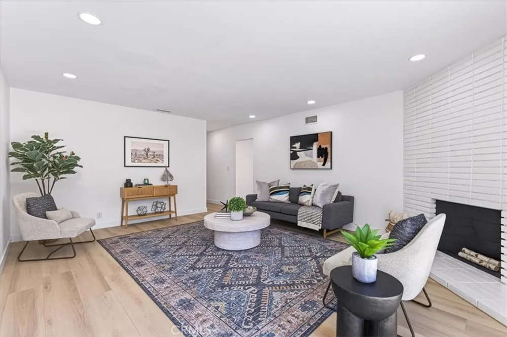 3861 S Norton Avenue Los Angeles, CA 90008