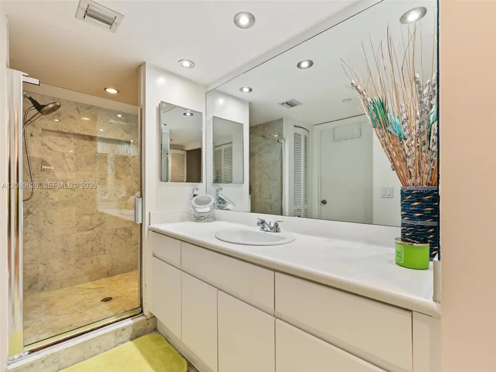 16445 Collins Ave #828 Sunny Isles Beach, FL 33160