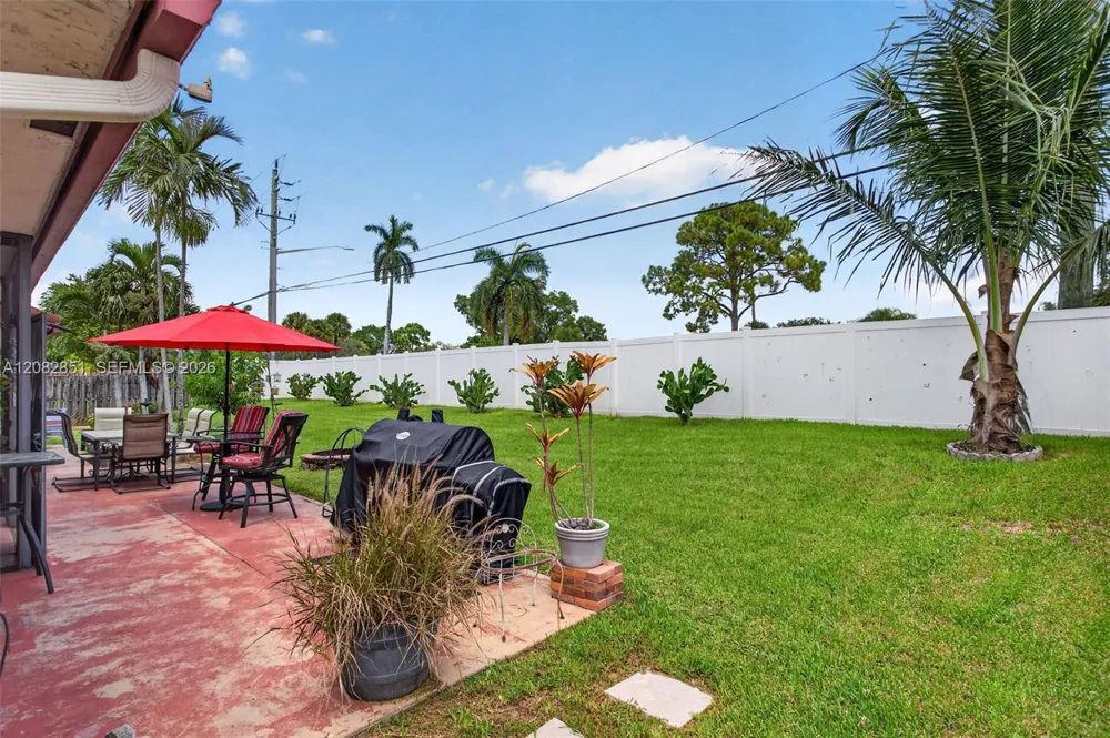 7913 NW 20th St Margate, FL 33063