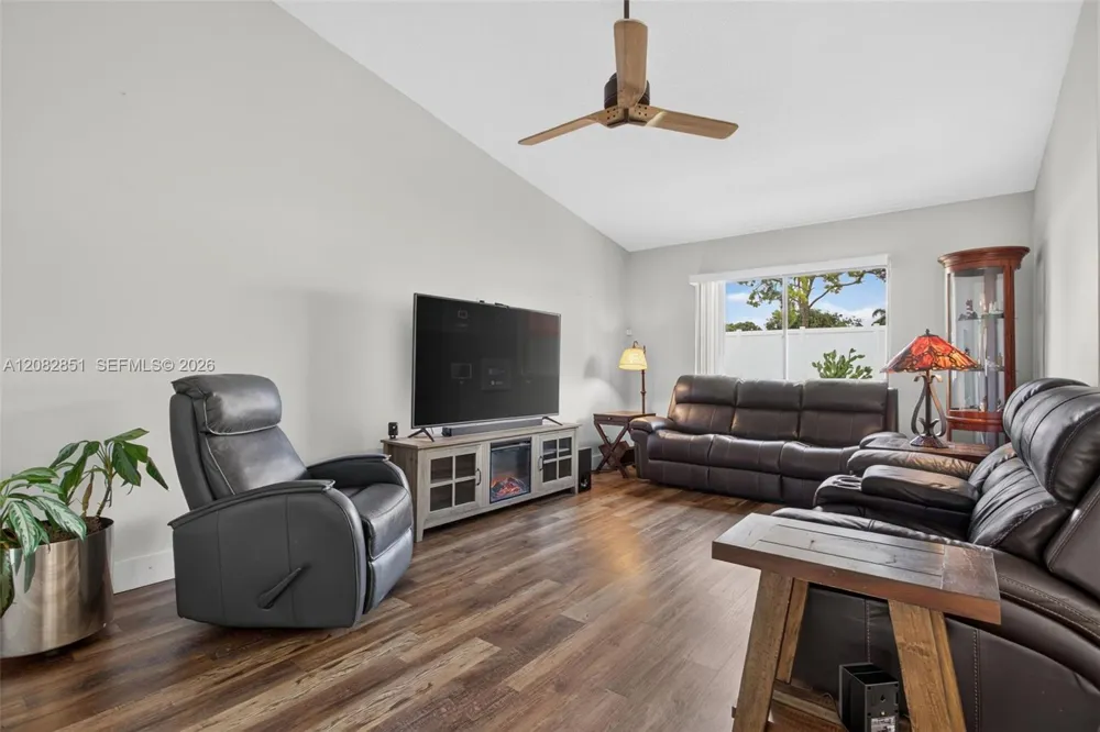 7913 NW 20th St Margate, FL 33063