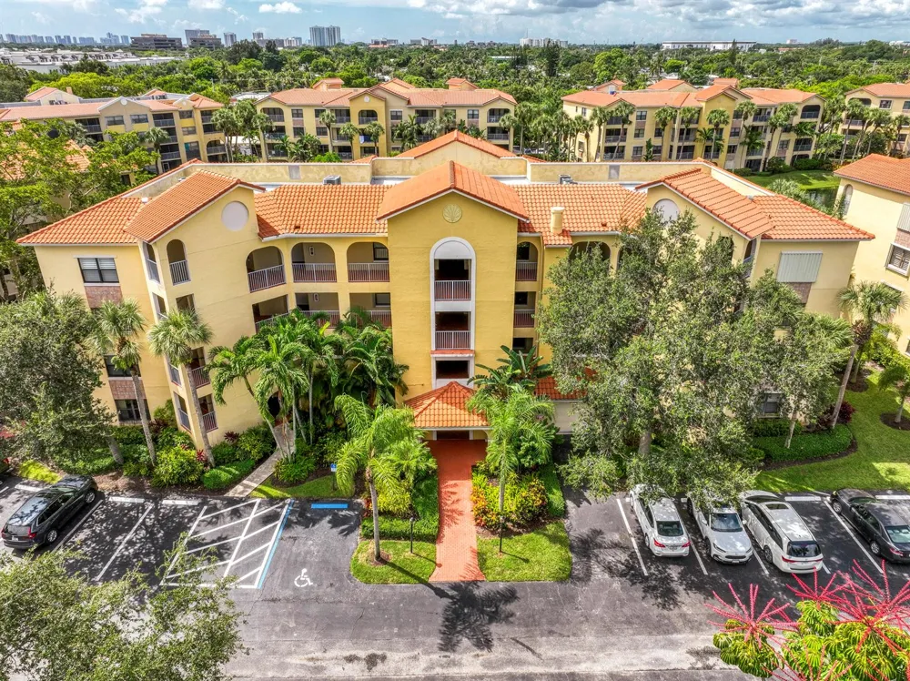 800 Uno Lago Drive #105 Juno Beach, FL 33408