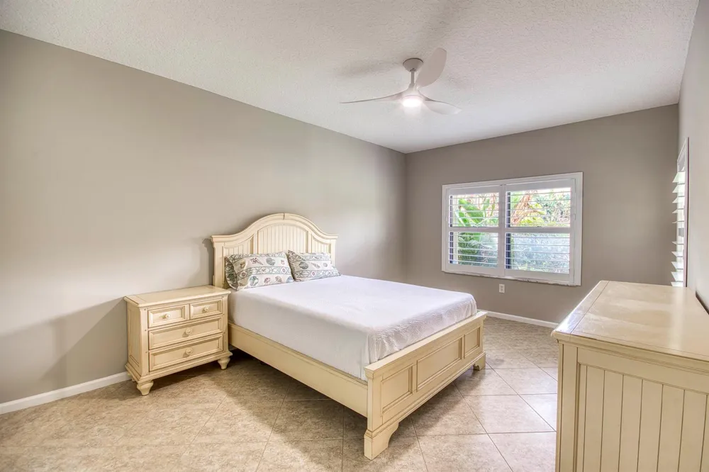 800 Uno Lago Drive #105 Juno Beach, FL 33408