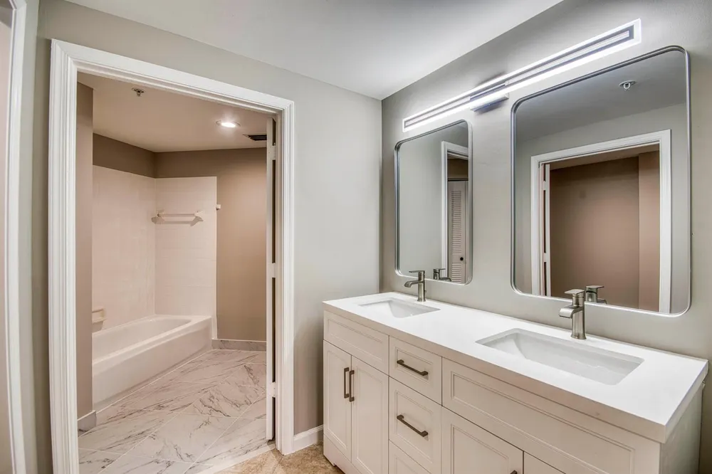 800 Uno Lago Drive #105 Juno Beach, FL 33408