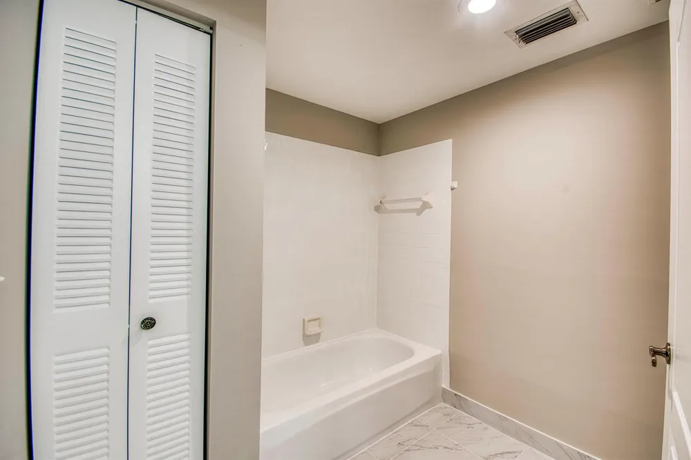 800 Uno Lago Drive #105 Juno Beach, FL 33408