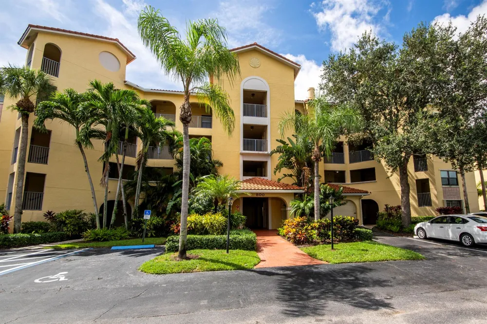 800 Uno Lago Drive #105 Juno Beach, FL 33408
