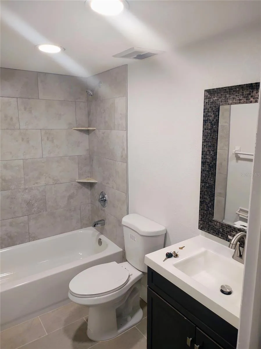 5725 12TH AVENUE #304D St Petersburg, FL 33710