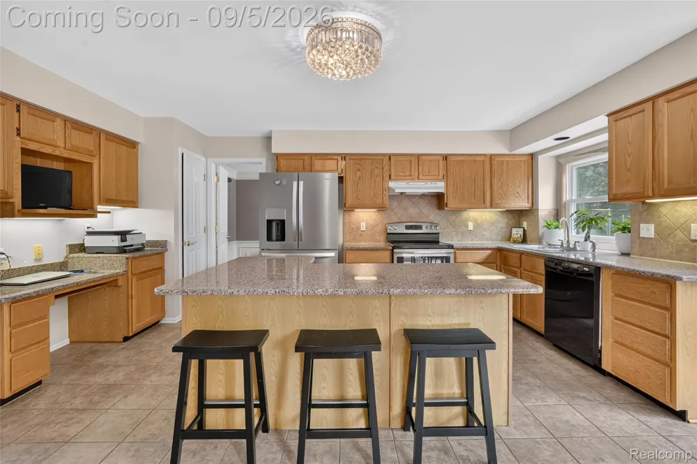 48323 Red Run Drive Canton Charter Township, MI 48187