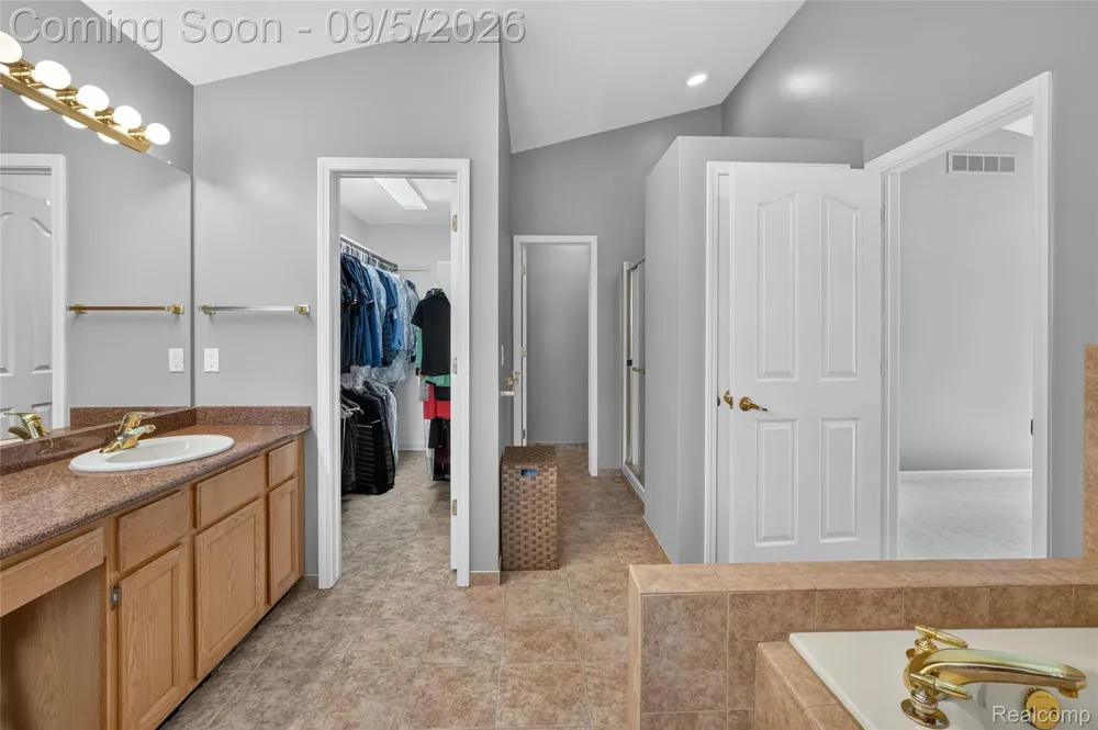 48323 Red Run Drive Canton Charter Township, MI 48187