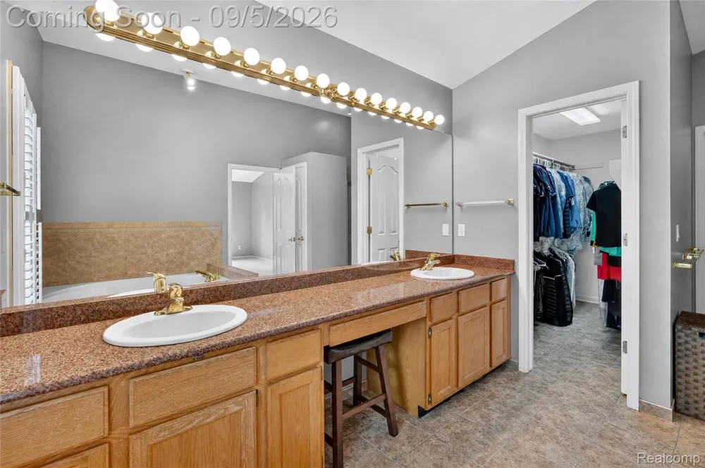 48323 Red Run Drive Canton Charter Township, MI 48187