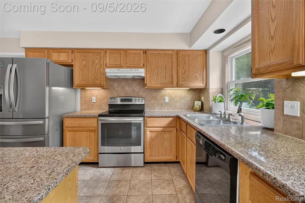 48323 Red Run Drive Canton Charter Township, MI 48187