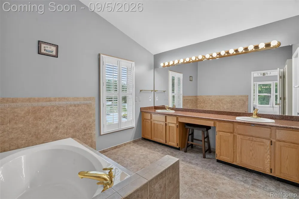 48323 Red Run Drive Canton Charter Township, MI 48187