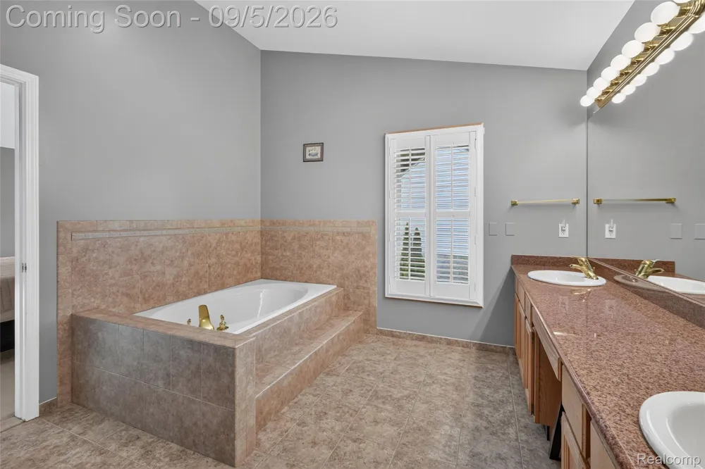 48323 Red Run Drive Canton Charter Township, MI 48187