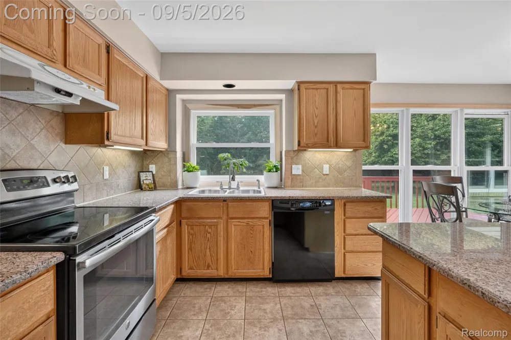 48323 Red Run Drive Canton Charter Township, MI 48187