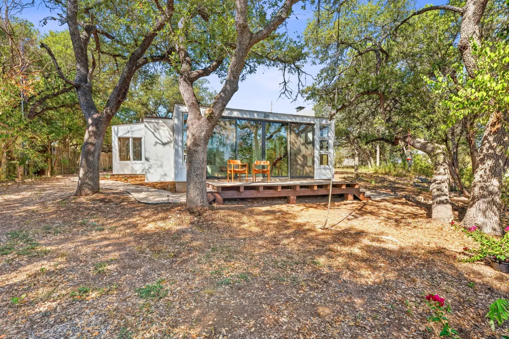 2609 Oak Ridge Drive Spicewood, TX 78669