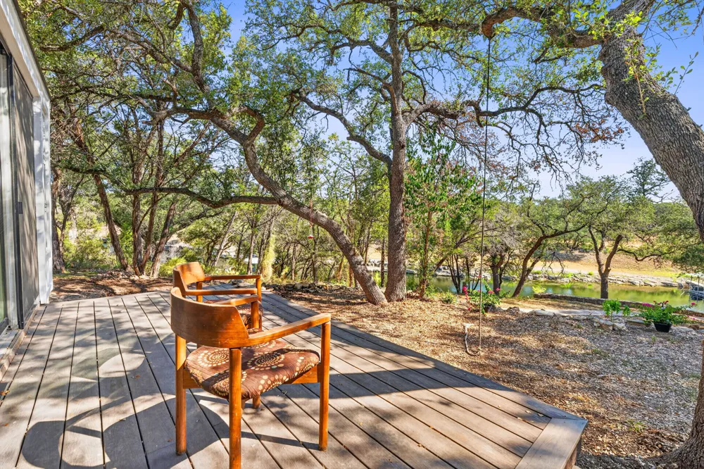 2609 Oak Ridge Drive Spicewood, TX 78669