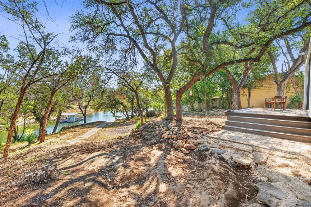 2609 Oak Ridge Drive Spicewood, TX 78669